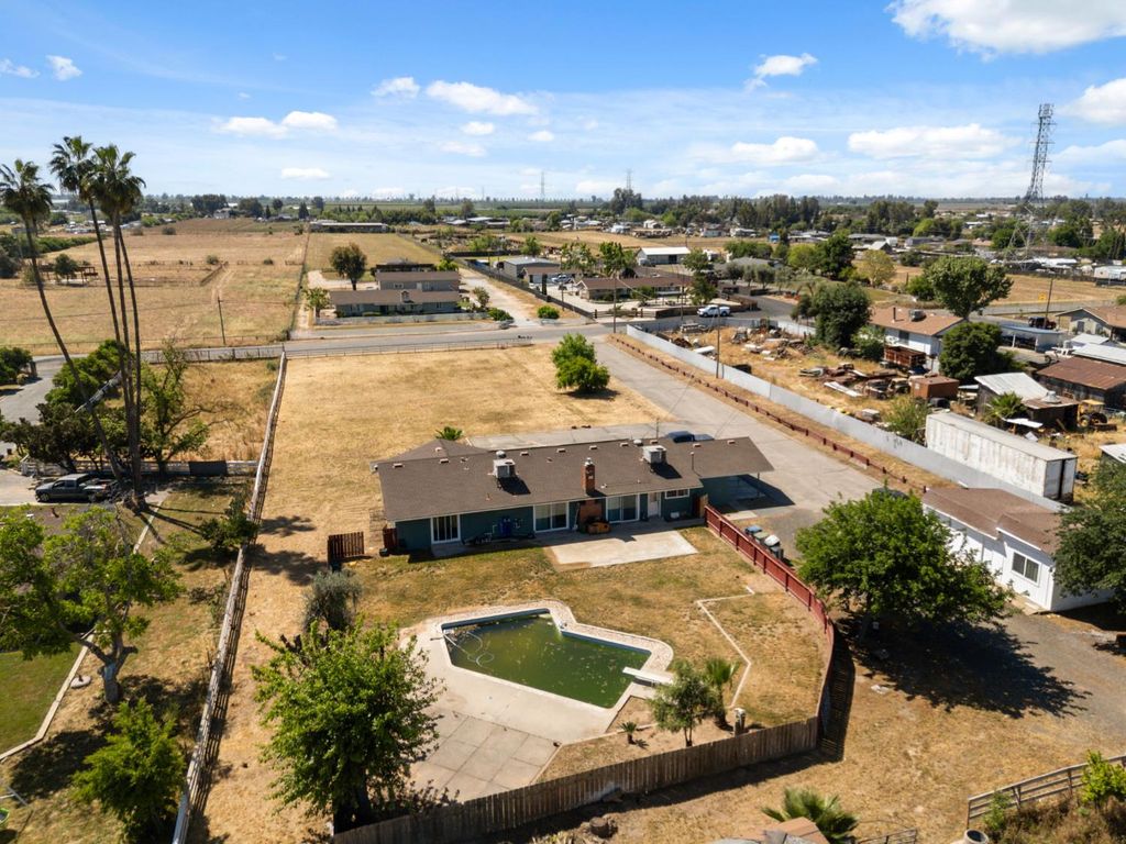 Image 62 of property listing at 5792 W Olive Avenue, Fresno, CA 93722