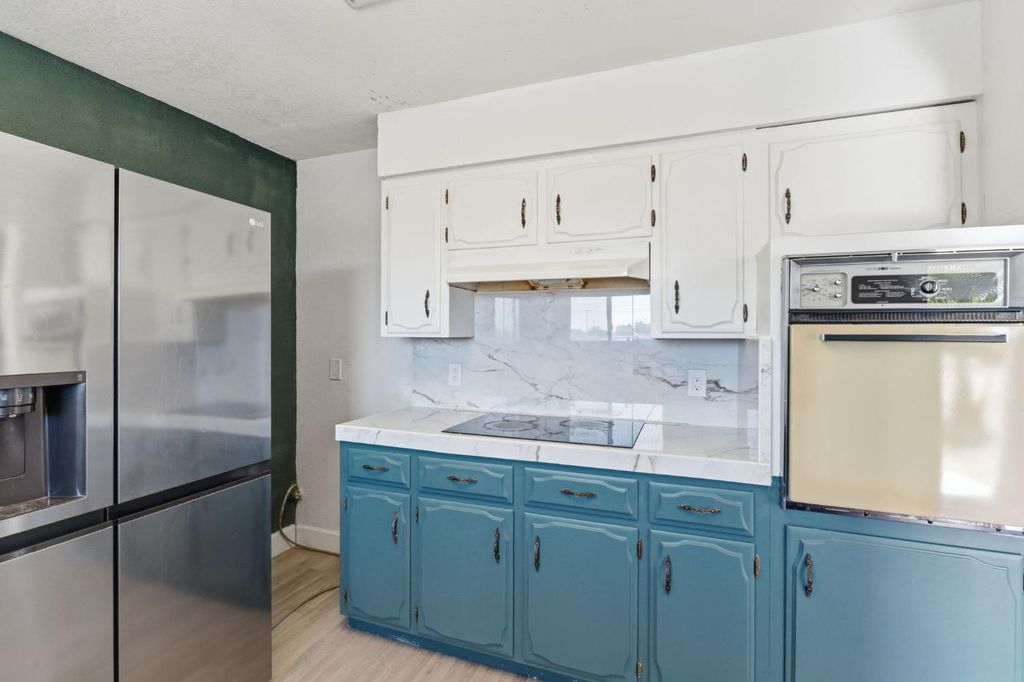 Image 7 of property listing at 5792 W Olive Avenue, Fresno, CA 93722
