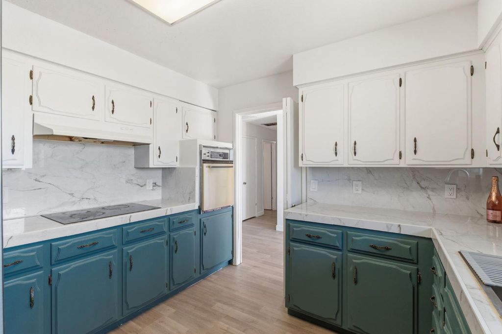 Image 8 of property listing at 5792 W Olive Avenue, Fresno, CA 93722