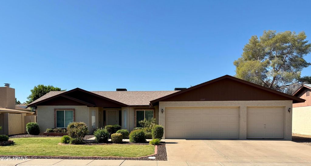 3227 W KRISTAL Way, Phoenix, AZ 85027