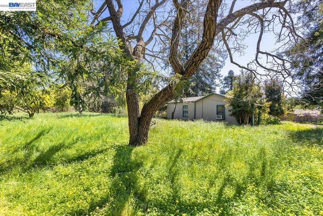 23932 Madeiros Ave, Hayward, CA 94541