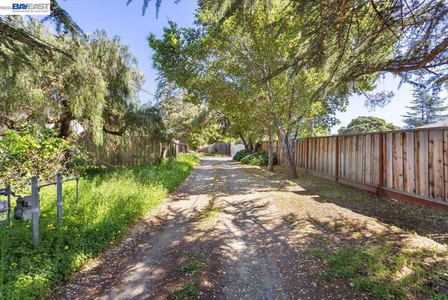 23932 Madeiros Ave, Hayward, CA 94541