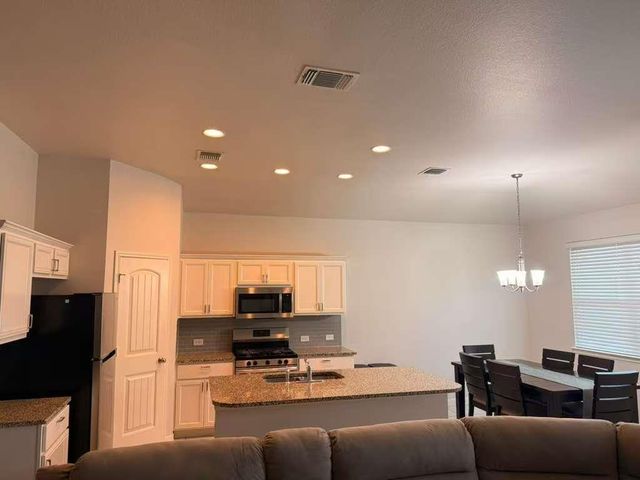 6512 Loretta White LN, Austin, TX 78744