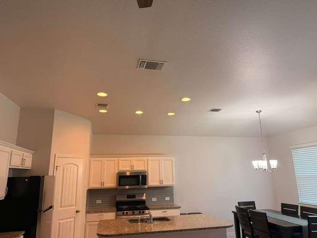 6512 Loretta White LN, Austin, TX 78744