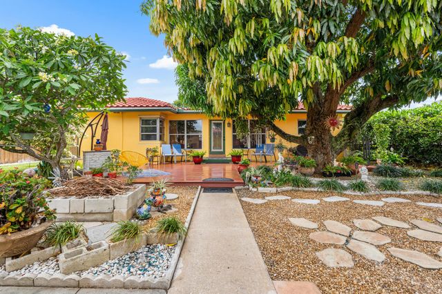 1802 Lake Osborne Drive, Lake Worth Beach, FL 33461