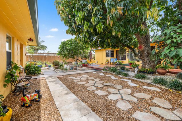 1802 Lake Osborne Drive, Lake Worth Beach, FL 33461