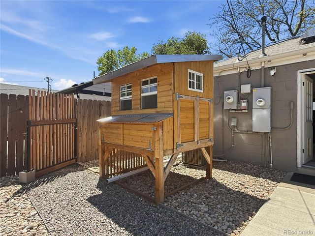 3250 Dexter Street, Denver, CO 80207