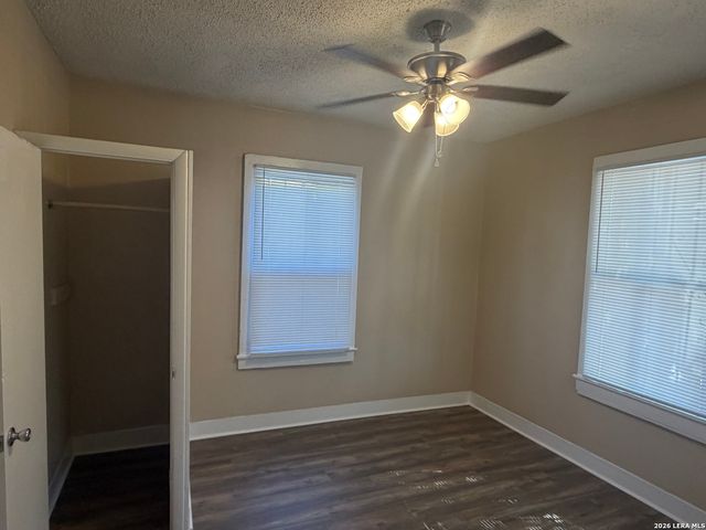 1015 Saint James, San Antonio, TX 78202