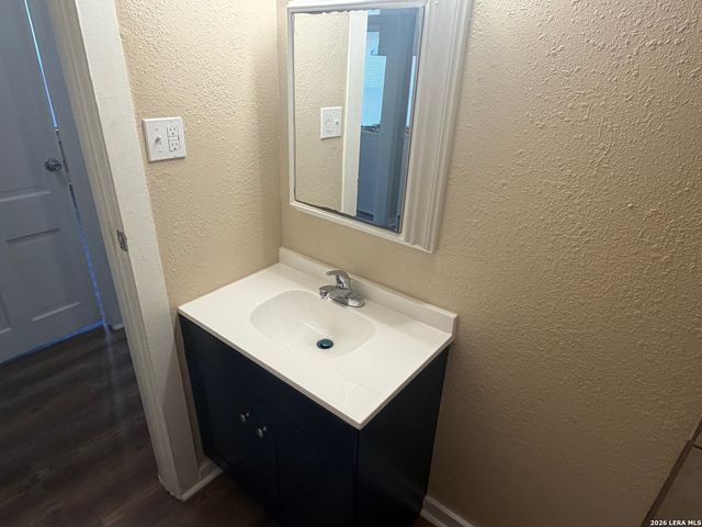 1015 Saint James, San Antonio, TX 78202