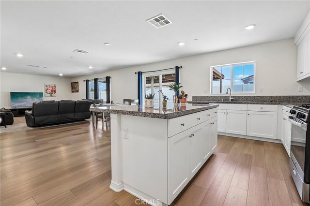1948 Earp Way, Hemet, CA 92545