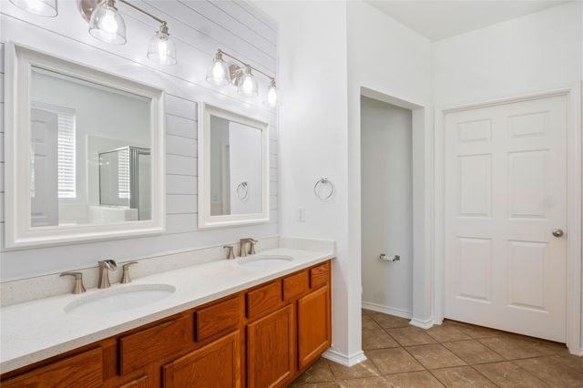 601 Red Hawk DR, Leander, TX 78641