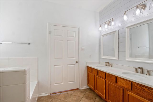 601 Red Hawk DR, Leander, TX 78641