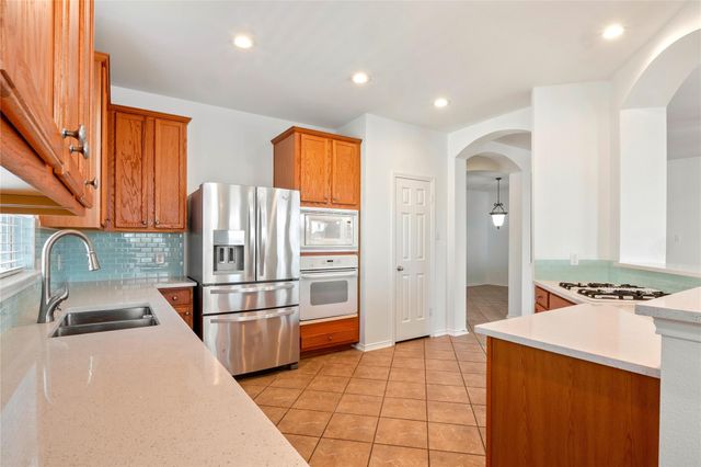 601 Red Hawk DR, Leander, TX 78641