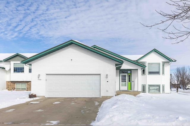 790 Lakeridge Drive, West Fargo, ND 58078