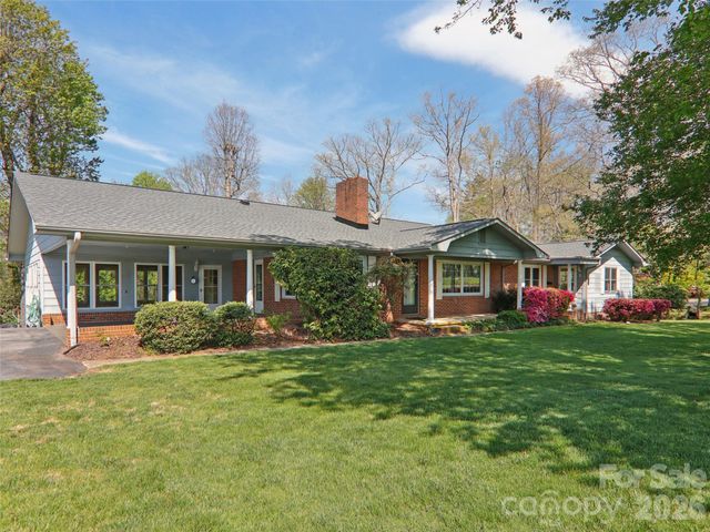 927 Ladson Road, Mills River, NC 28759