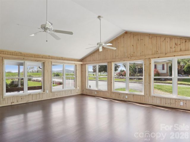 927 Ladson Road, Mills River, NC 28759