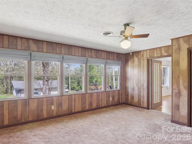 927 Ladson Road, Mills River, NC 28759