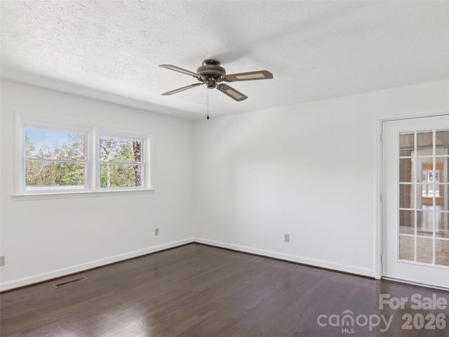 927 Ladson Road, Mills River, NC 28759