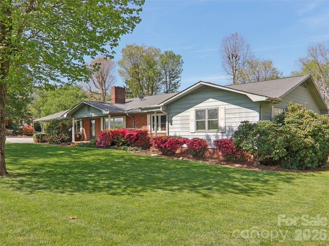 927 Ladson Road, Mills River, NC 28759