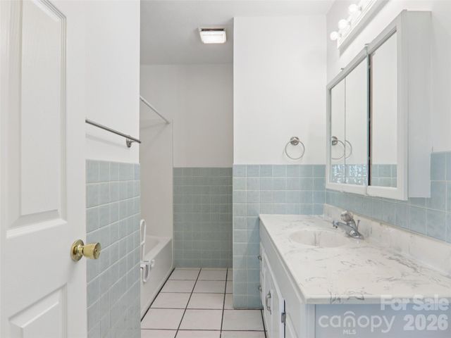 927 Ladson Road, Mills River, NC 28759