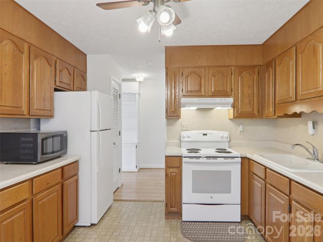927 Ladson Road, Mills River, NC 28759