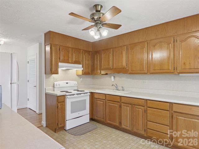 927 Ladson Road, Mills River, NC 28759
