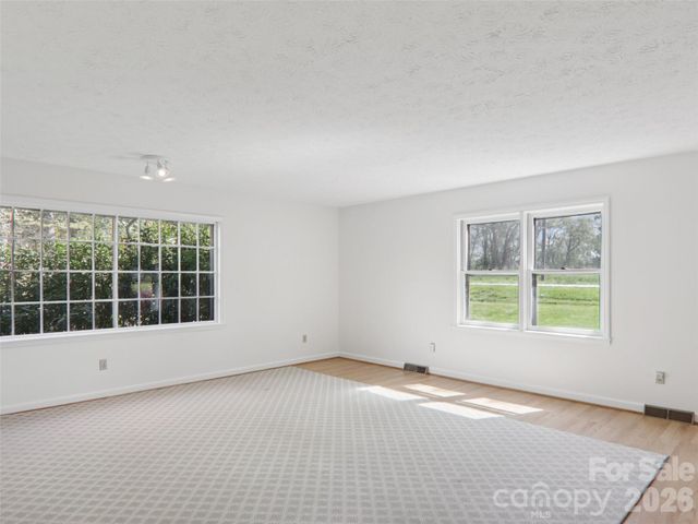 927 Ladson Road, Mills River, NC 28759