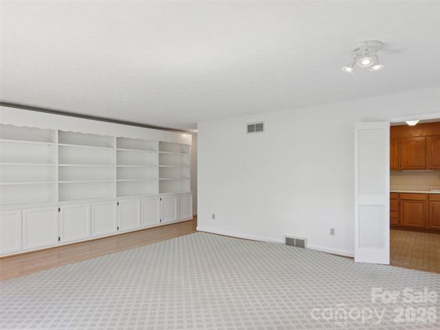927 Ladson Road, Mills River, NC 28759