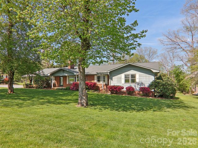 927 Ladson Road, Mills River, NC 28759