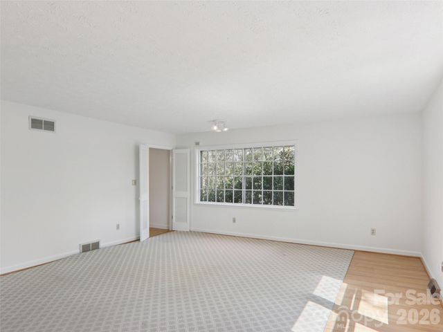 927 Ladson Road, Mills River, NC 28759
