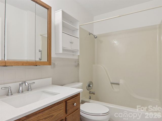 927 Ladson Road, Mills River, NC 28759