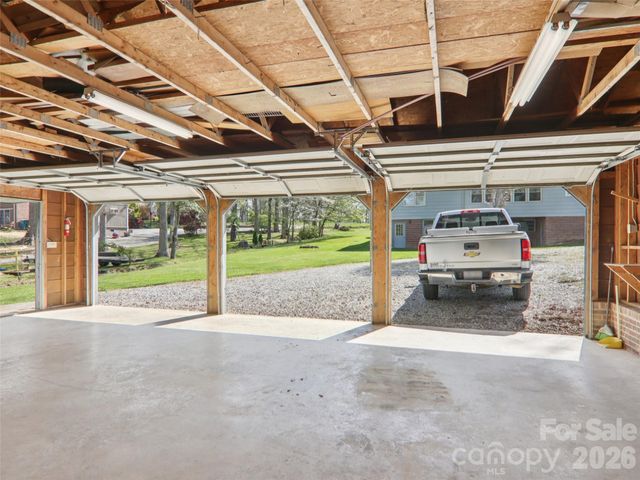 927 Ladson Road, Mills River, NC 28759