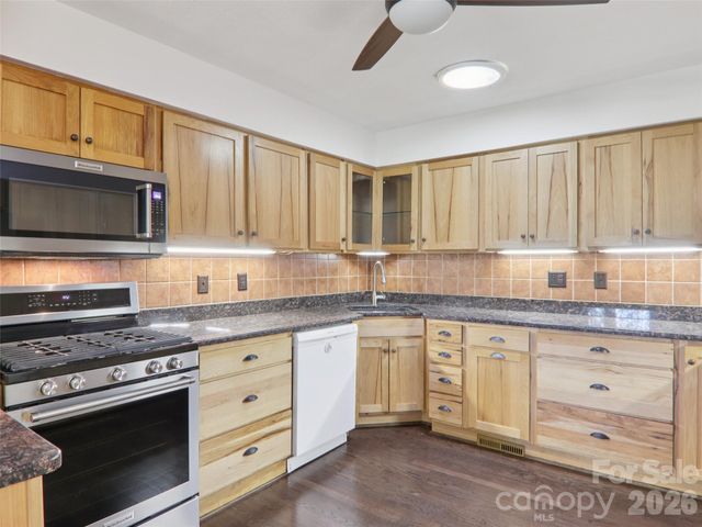 927 Ladson Road, Mills River, NC 28759