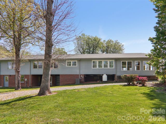 927 Ladson Road, Mills River, NC 28759