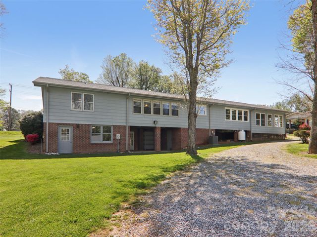 927 Ladson Road, Mills River, NC 28759