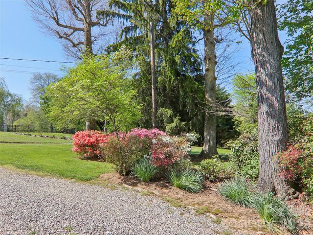 927 Ladson Road, Mills River, NC 28759