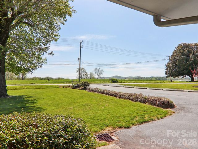 927 Ladson Road, Mills River, NC 28759