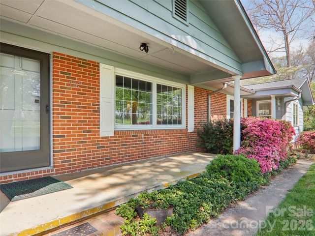 927 Ladson Road, Mills River, NC 28759