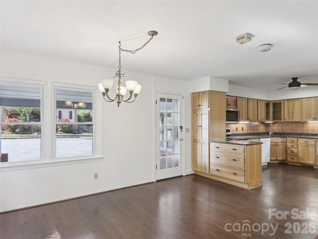 927 Ladson Road, Mills River, NC 28759