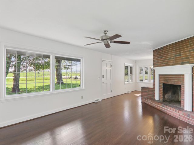 927 Ladson Road, Mills River, NC 28759
