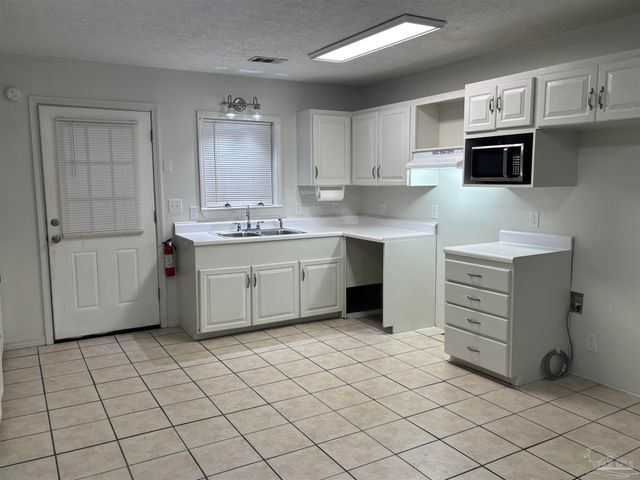 3525 Robinson Pt Rd, Bagdad, FL 32583