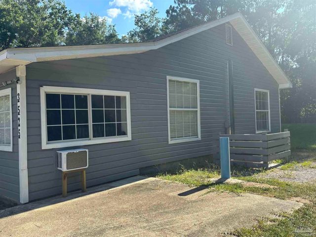 3525 Robinson Pt Rd, Bagdad, FL 32583