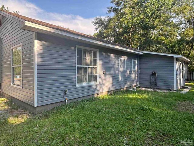 3525 Robinson Pt Rd, Bagdad, FL 32583