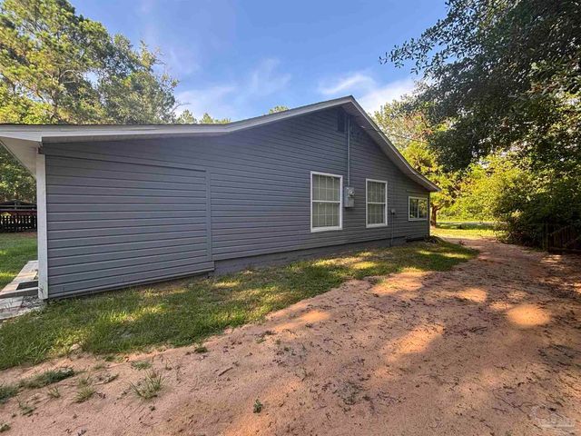 3525 Robinson Pt Rd, Bagdad, FL 32583