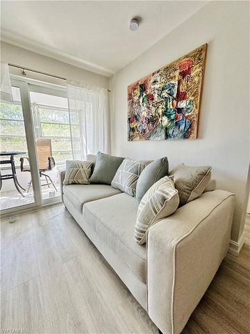 72 7th ST S 306, Naples, FL 34102