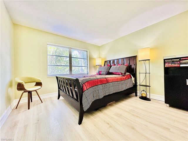 72 7th ST S 306, Naples, FL 34102