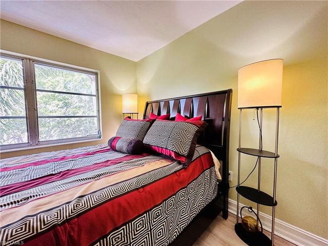 72 7th ST S 306, Naples, FL 34102