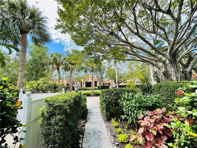 72 7th ST S 306, Naples, FL 34102