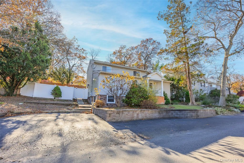 10 Queen Drive, Sound Beach, NY 11789