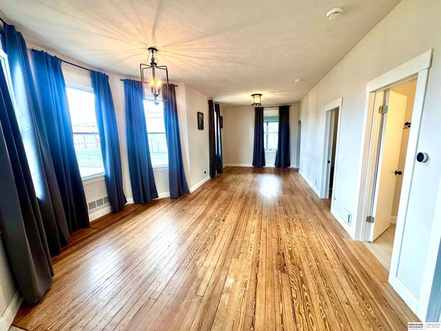 1610 Manderson Street, Omaha, NE 68110